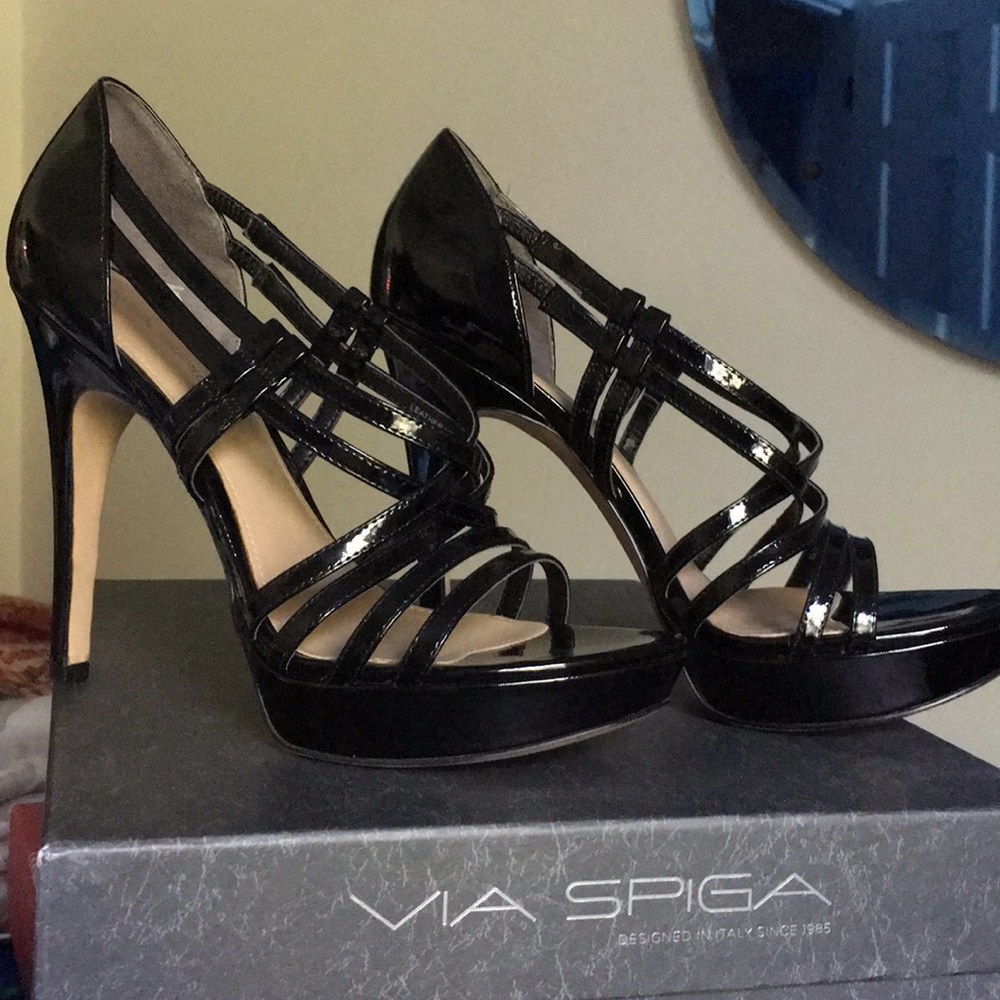 Via Spiga Gorgeous patent leather platform heels.